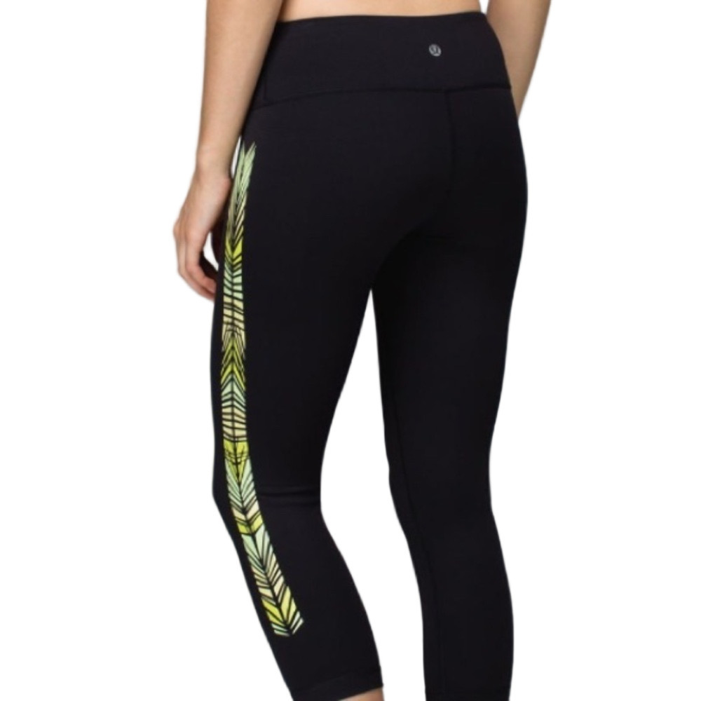 2014 Lululemon Wunder Under Crop (Print) *Full-On Luon
Black / Green